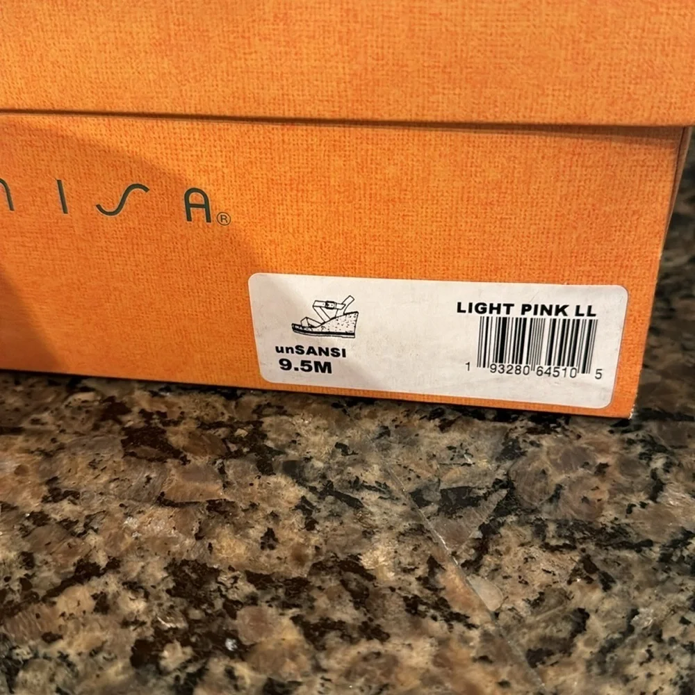 Unisa light pink wedge sandal NIB 9.5